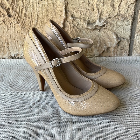 Mary Jane Nude Patent Leather Heels Size 6 1/2 M - Picture 4 of 12